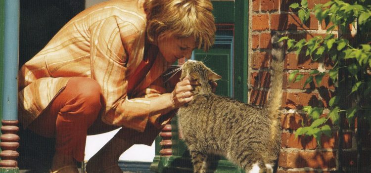 Alida – mit Katze-300 dpi-Schnitt